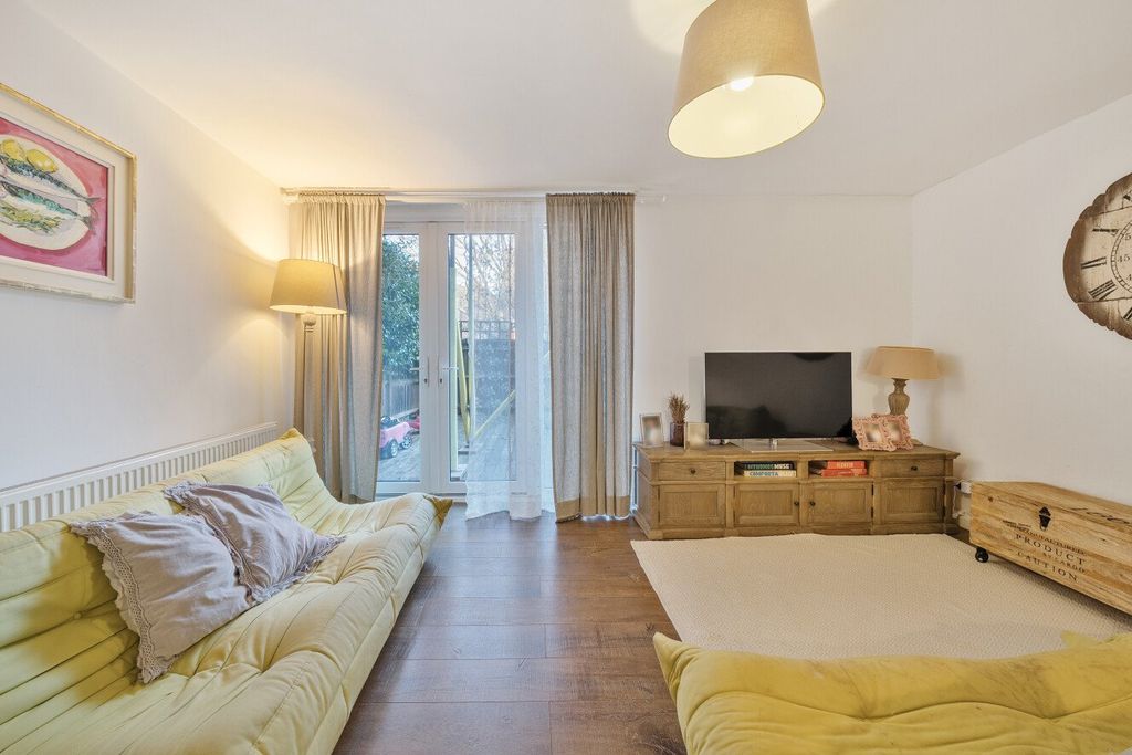 Property photo 2 of 16 Picture No. 12