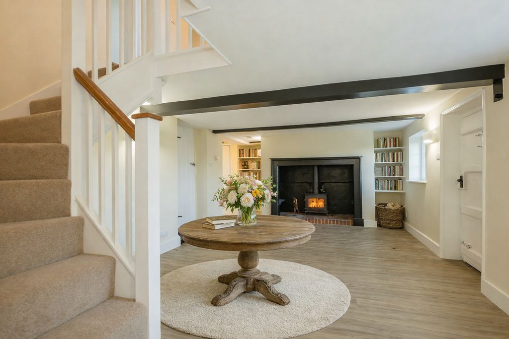 Property photo 3 of 28