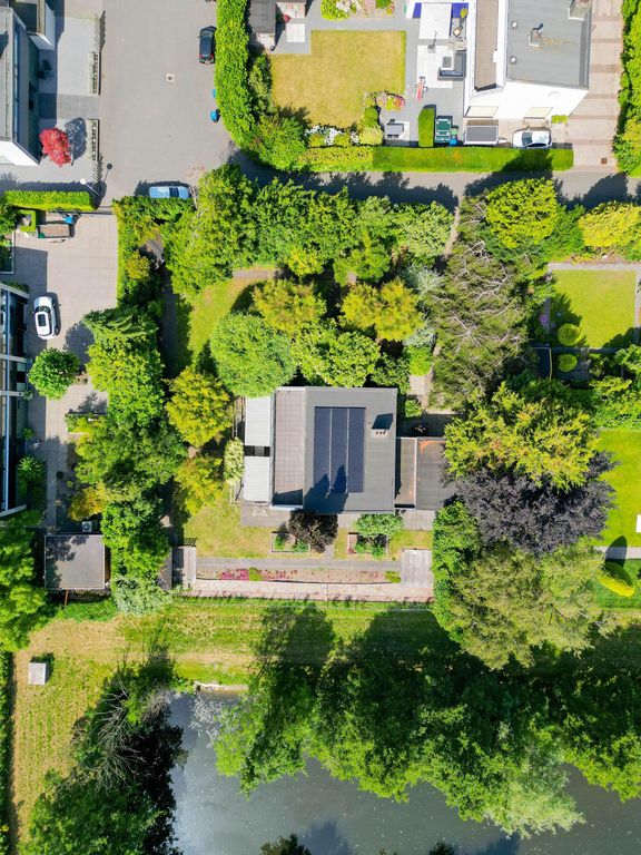 Property photo 2 of 81