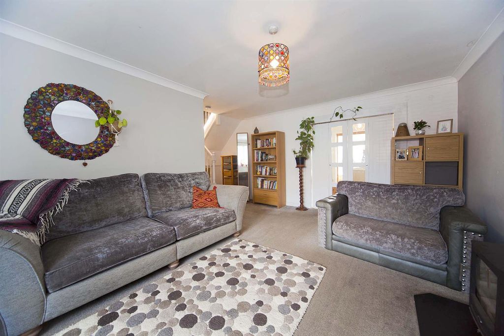 Property photo 3 of 28