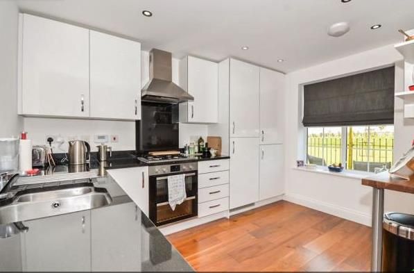 Property photo 3 of 6 Kitchen