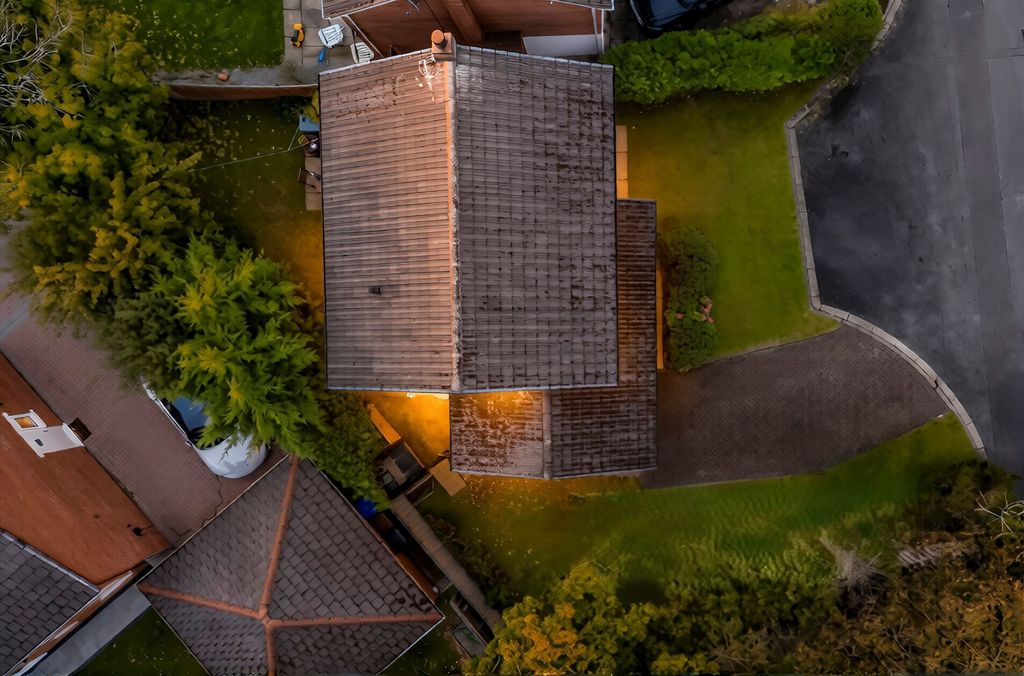 Property photo 2 of 35