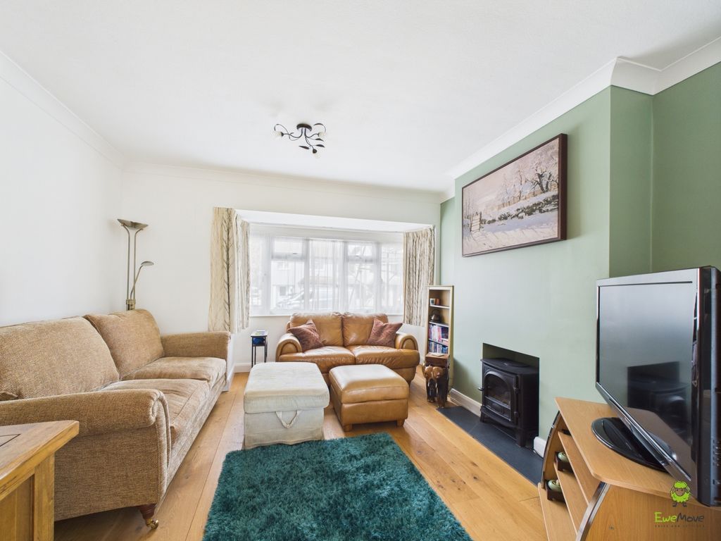 Property photo 2 of 18 Presented By Nicoleta At Ewemove Bexleyheath And D