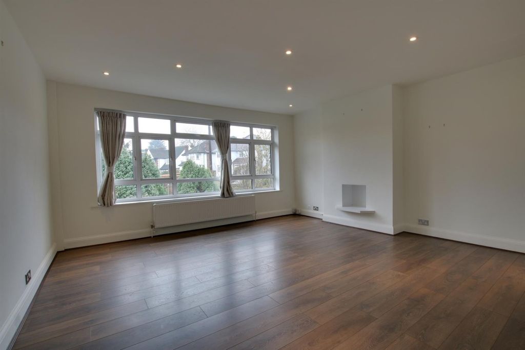 Property photo 3 of 14 4669172