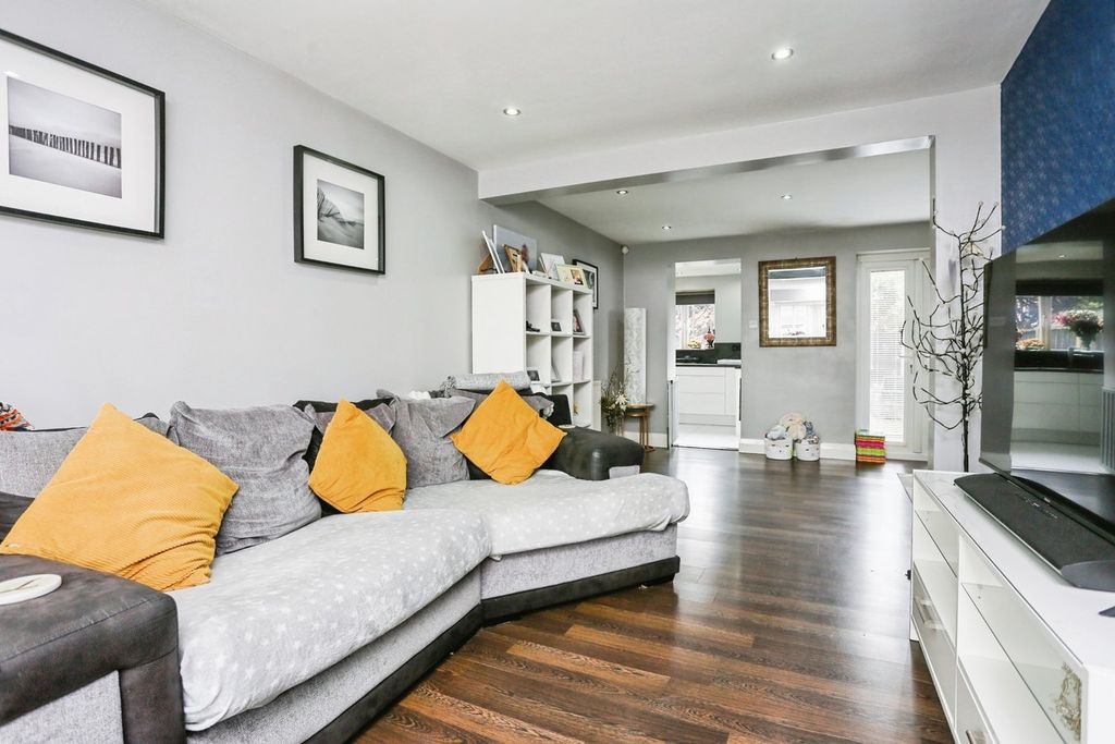 Property photo 3 of 18