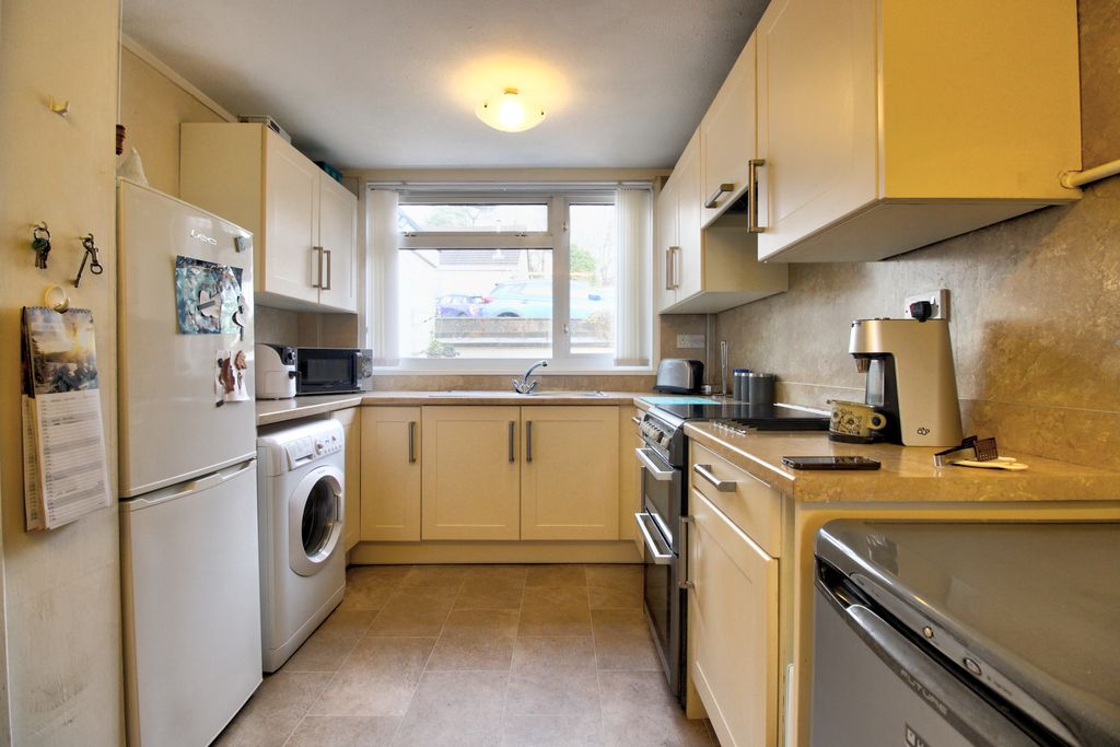 Property photo 3 of 17 Img_1963_4_5_Interior 4