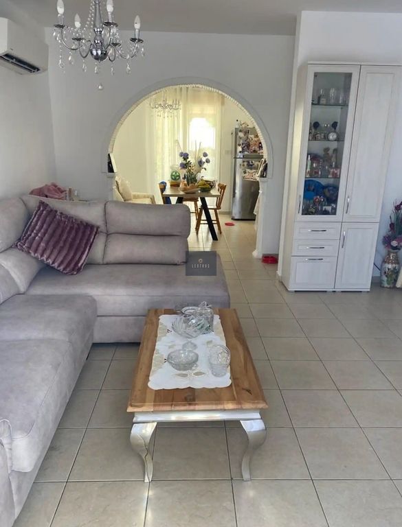 Property photo 2 of 25