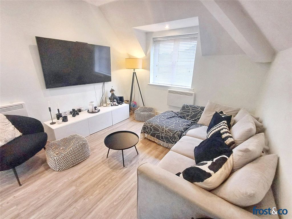 Property photo 2 of 15 Lounge