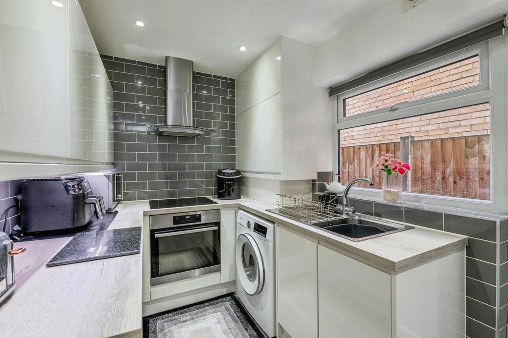 Property photo 3 of 31 Pbox-Img.Jpg