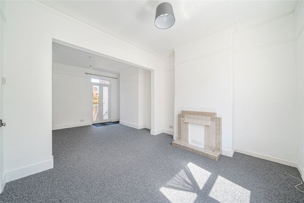 Property photo 3 of 11 Sitting/Dining Room