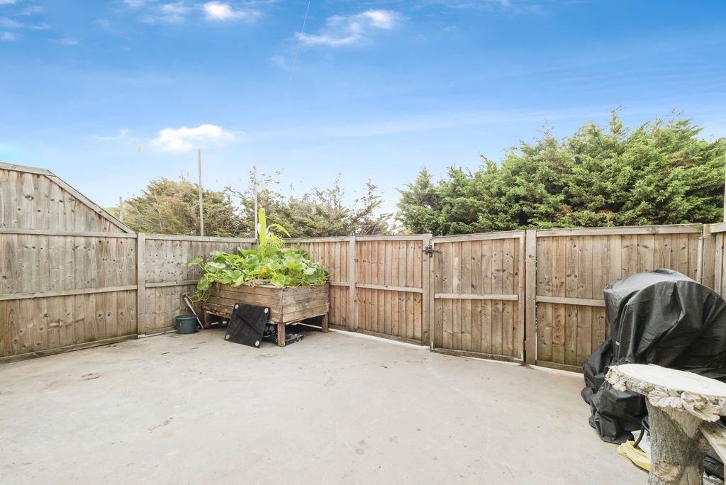 Property photo 2 of 16 Photo