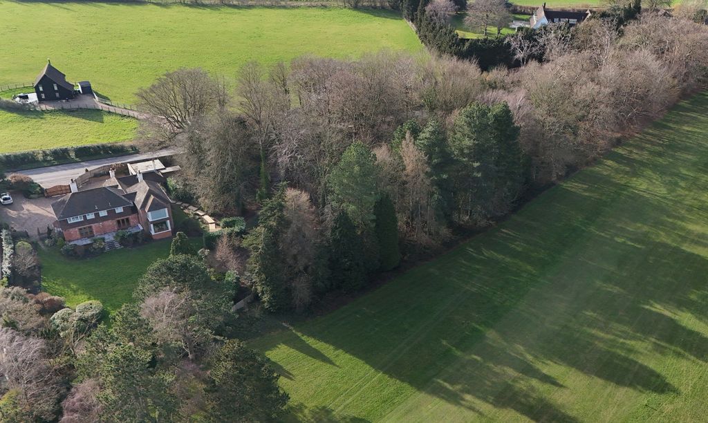 Property photo 2 of 39