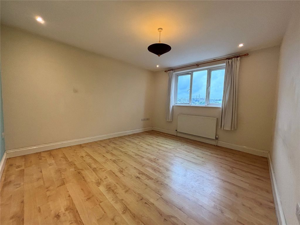 Property photo 3 of 7 Picture No. 14