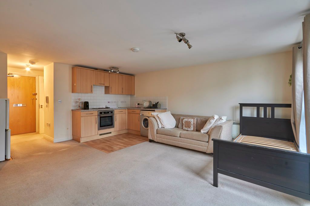 Property photo 2 of 7 Living Space