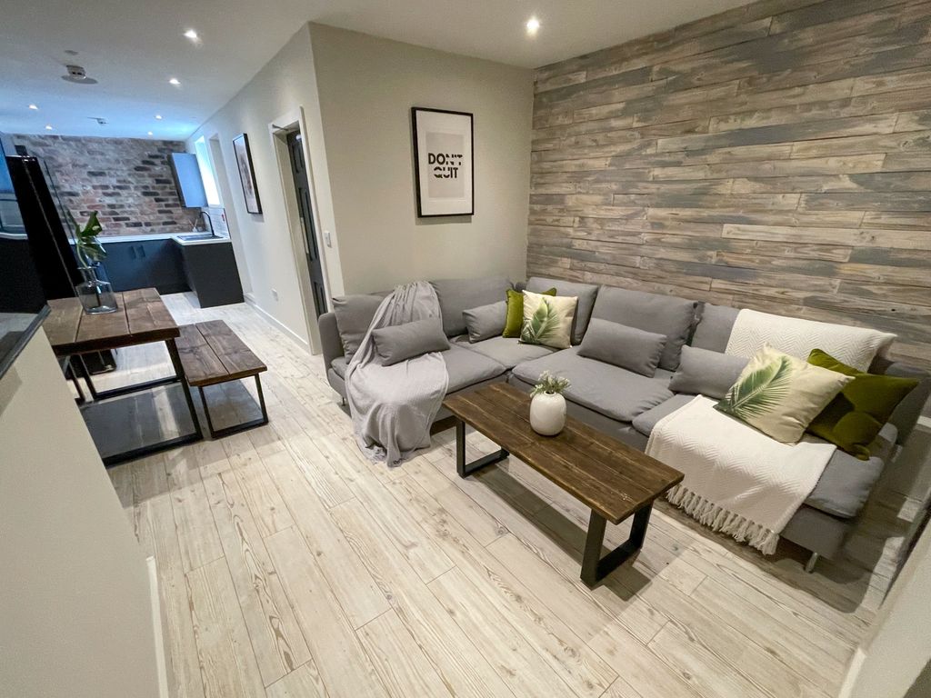 Property photo 1 of 9 2 Dell Street-27