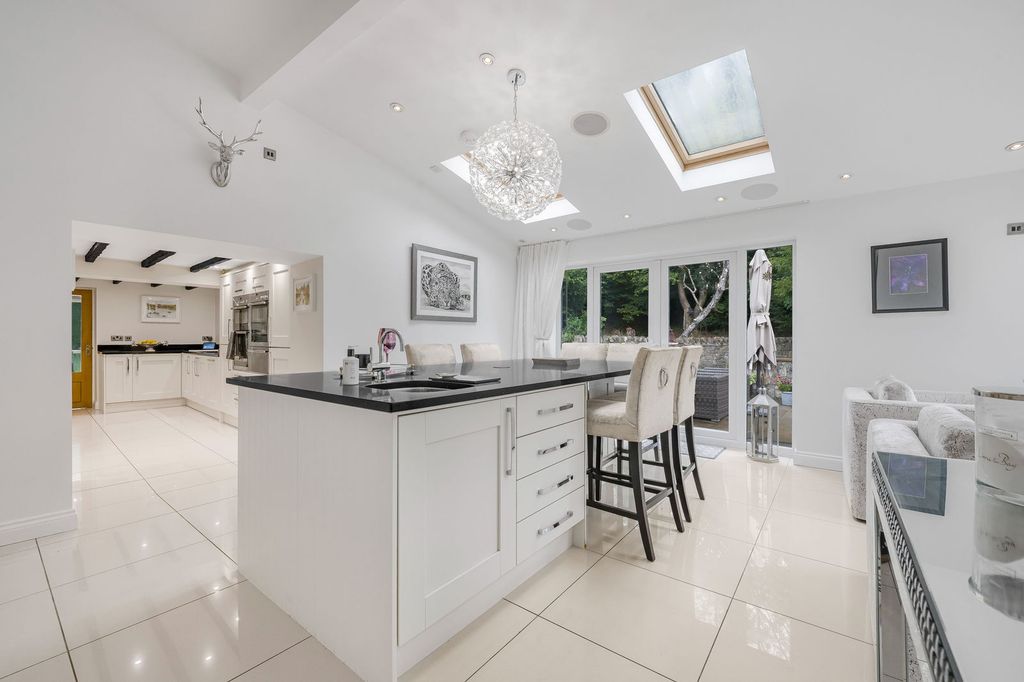 Property photo 2 of 53