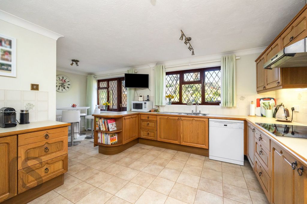 Property photo 2 of 24