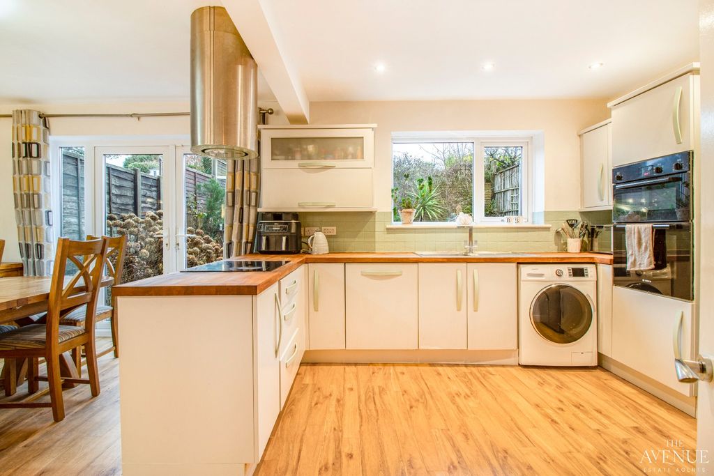 Property photo 2 of 30 4733895