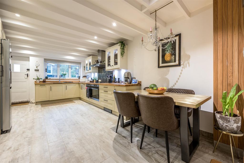 Property photo 3 of 15 Great Style