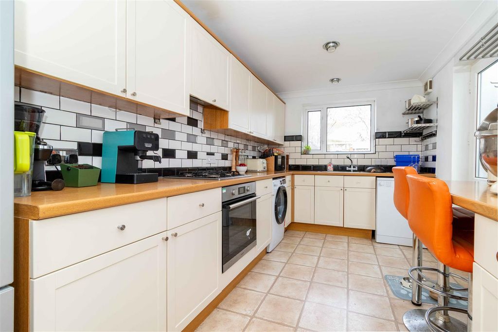 Property photo 2 of 16 Dunstans-12.Jpg