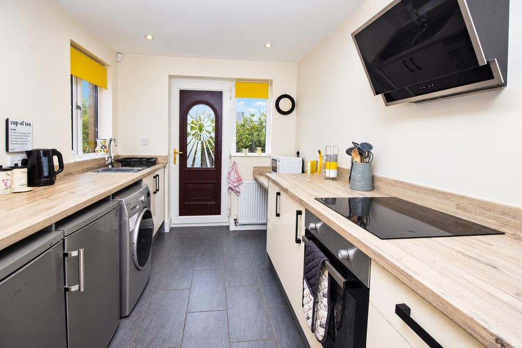 Property photo 2 of 16