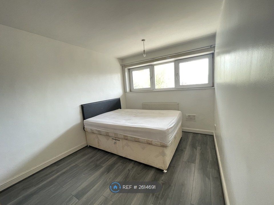 Property photo 3 of 16 Bedroom 1