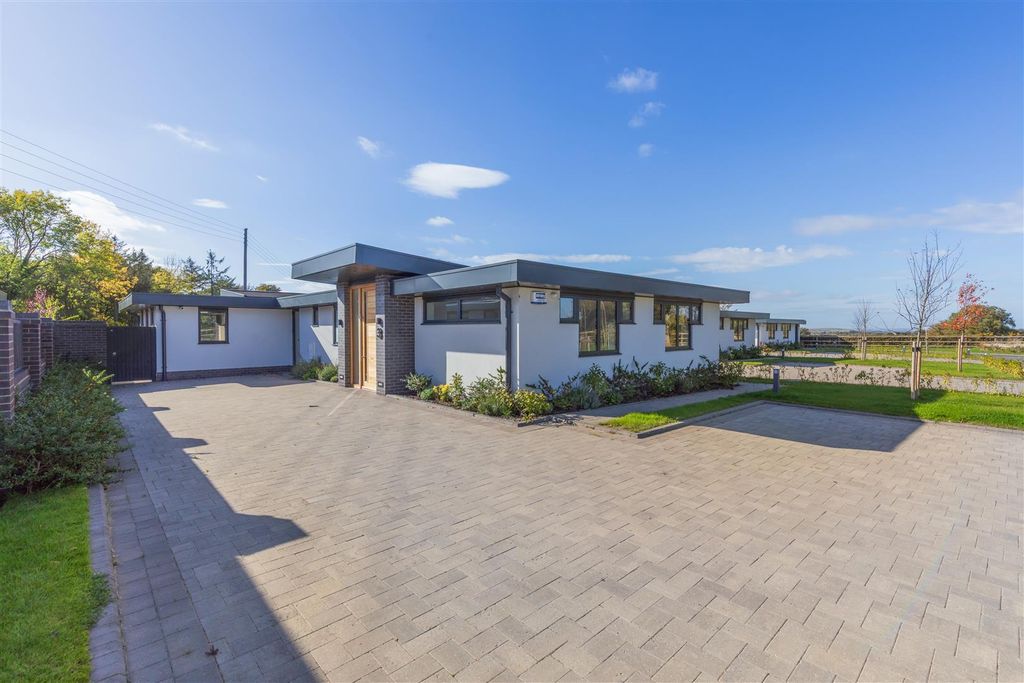 Property photo 3 of 40 8666547-Exterior01.Jpg