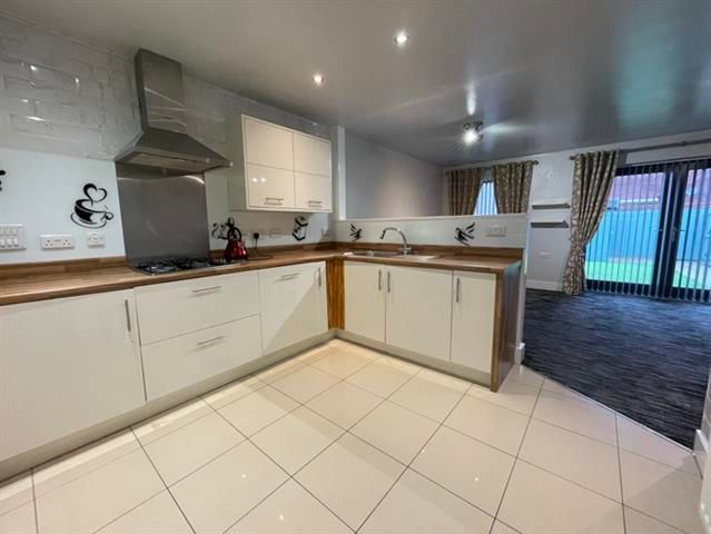 Property photo 3 of 18 Kitchen