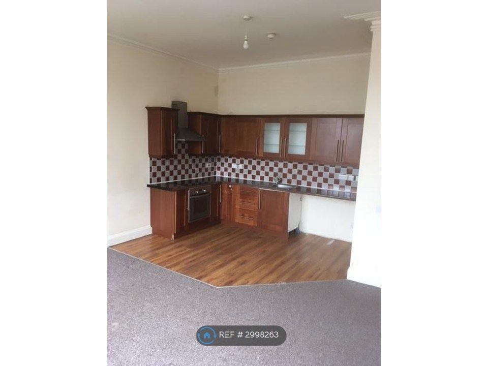 Property photo 3 of 6 Kitchen