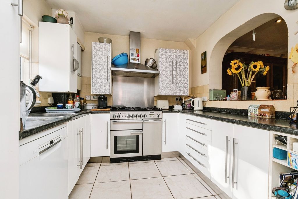 Property photo 2 of 18 Photo