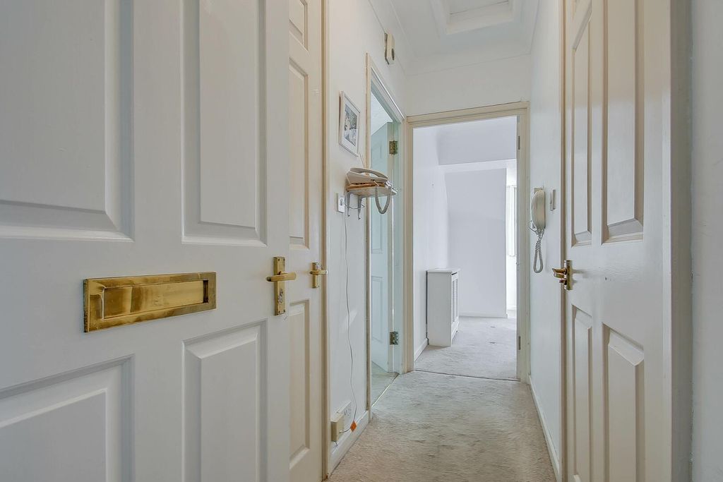 Property photo 3 of 21 Hallway