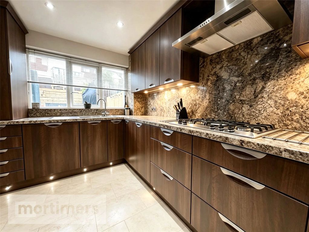 Property photo 2 of 24 Kitchen