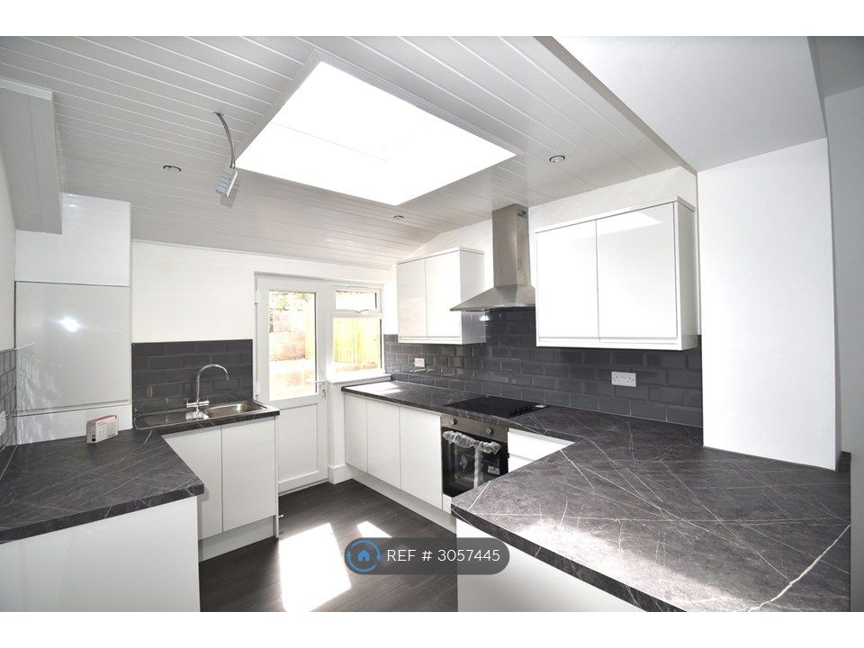Property photo 1 of 19 Kitchen