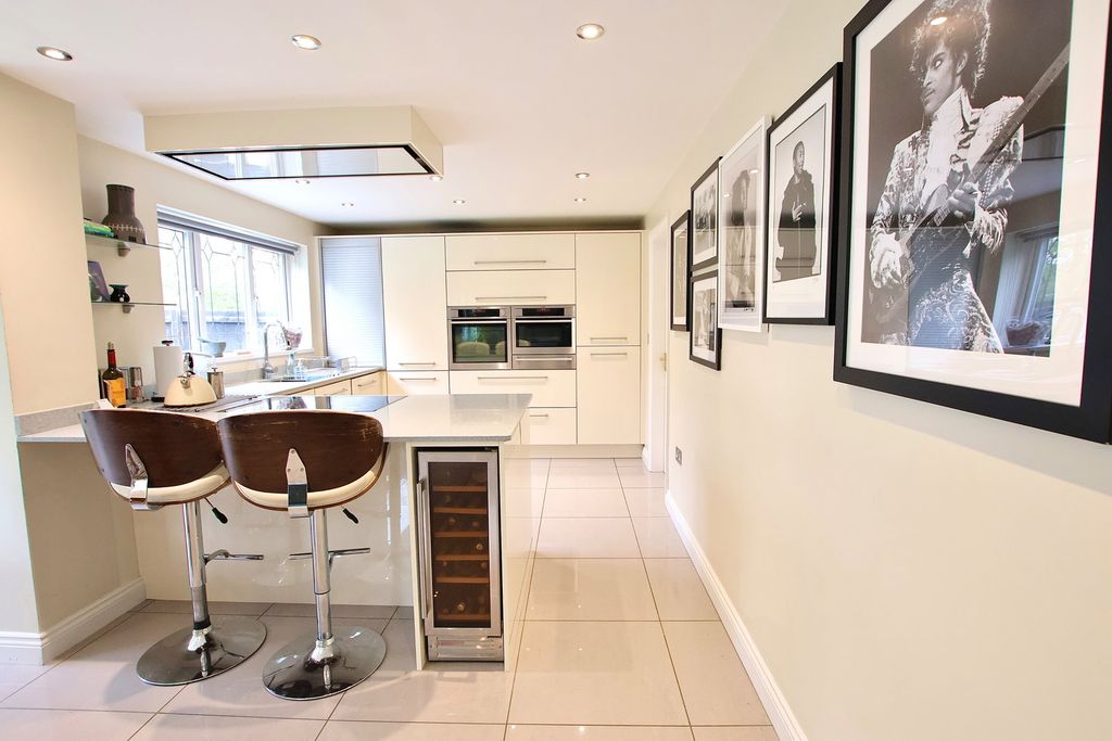 Property photo 3 of 25