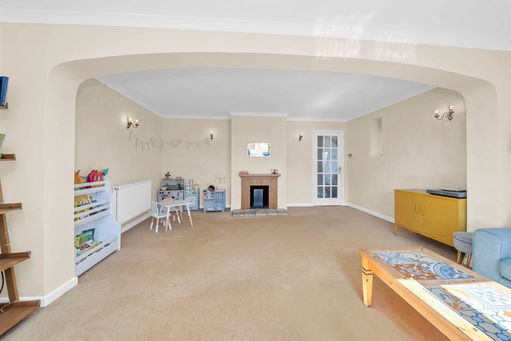 Property photo 2 of 20 Sitting Room