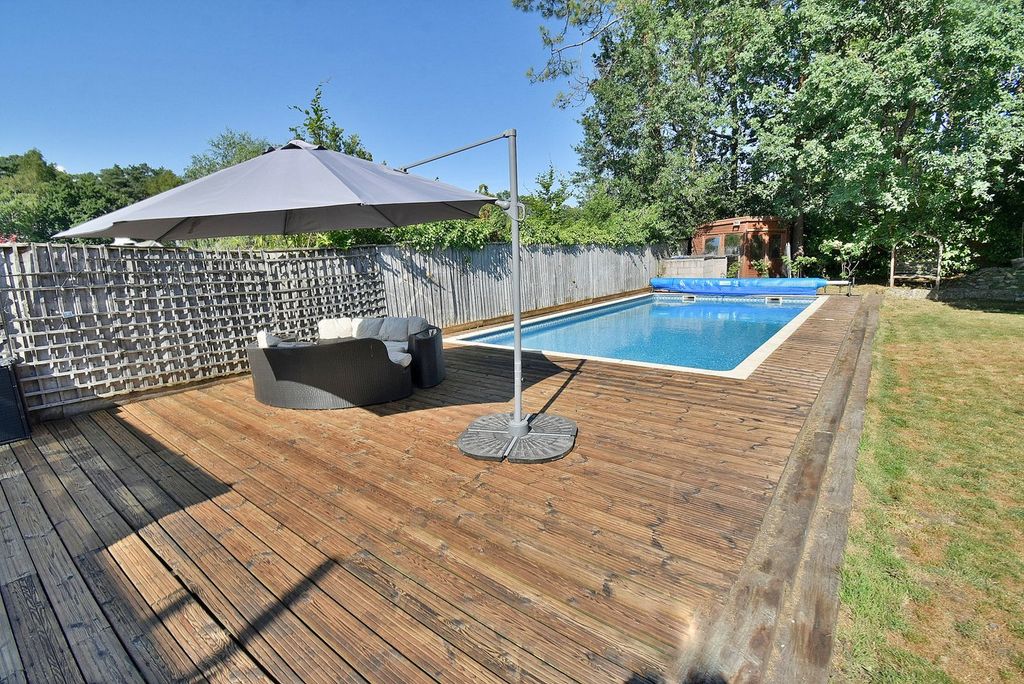 Property photo 2 of 24