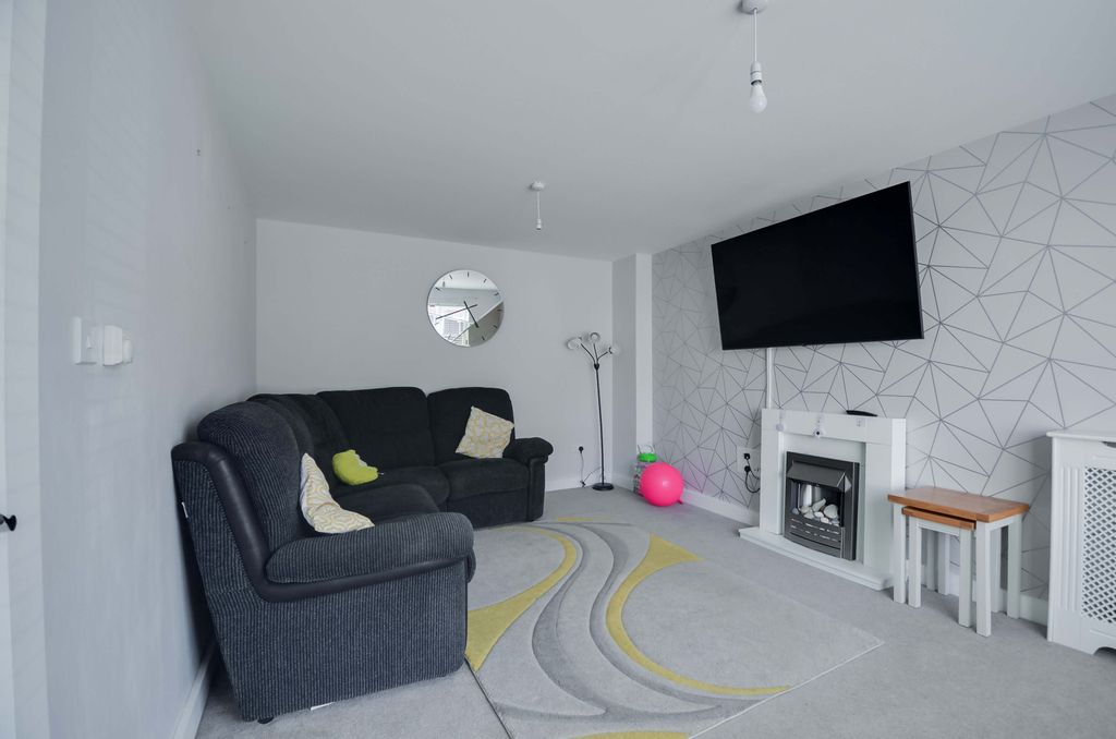 Property photo 1 of 32 Lounge_Pic_ (2).Jpg