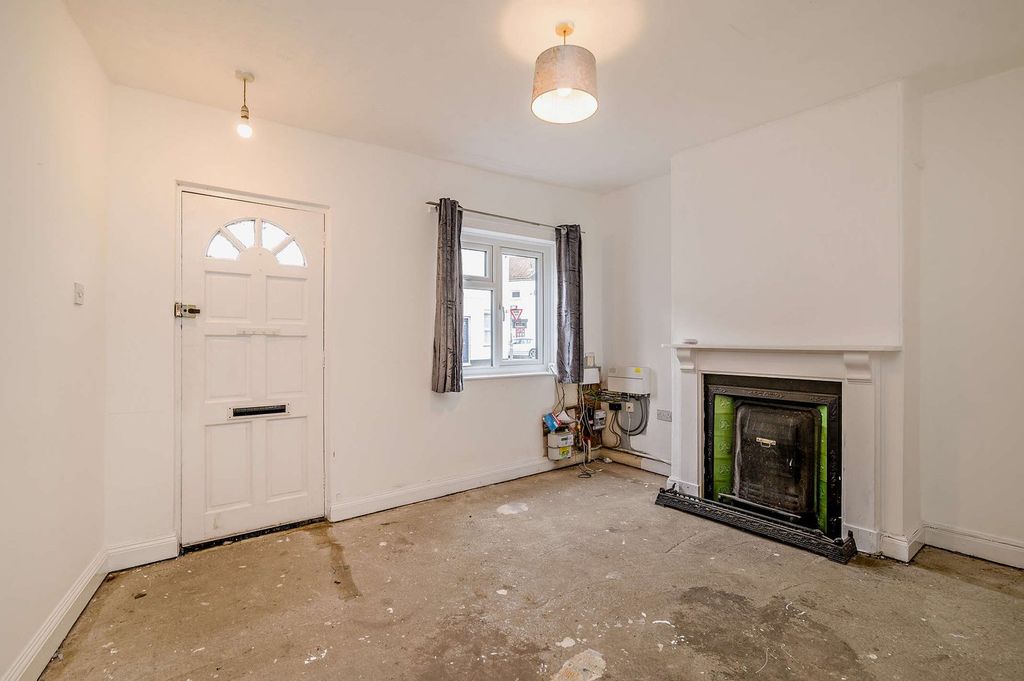 Property photo 2 of 24