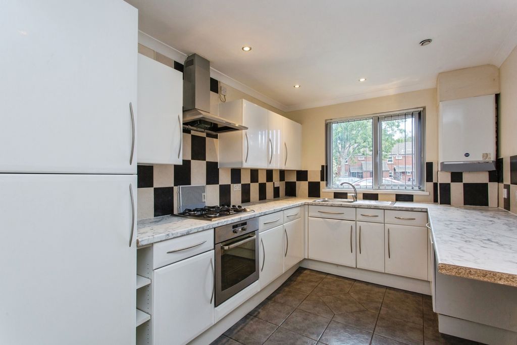 Property photo 3 of 17 Kitchen