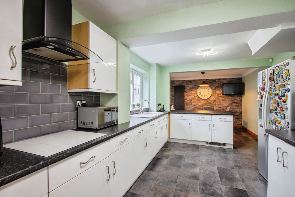 Property photo 2 of 15 Kitchen/Dining Room