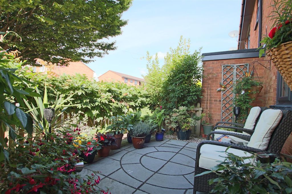 Property photo 2 of 9 Garden.Jpg