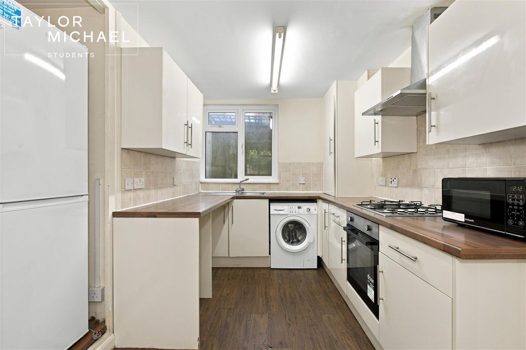 Property photo 2 of 24 Kitchen