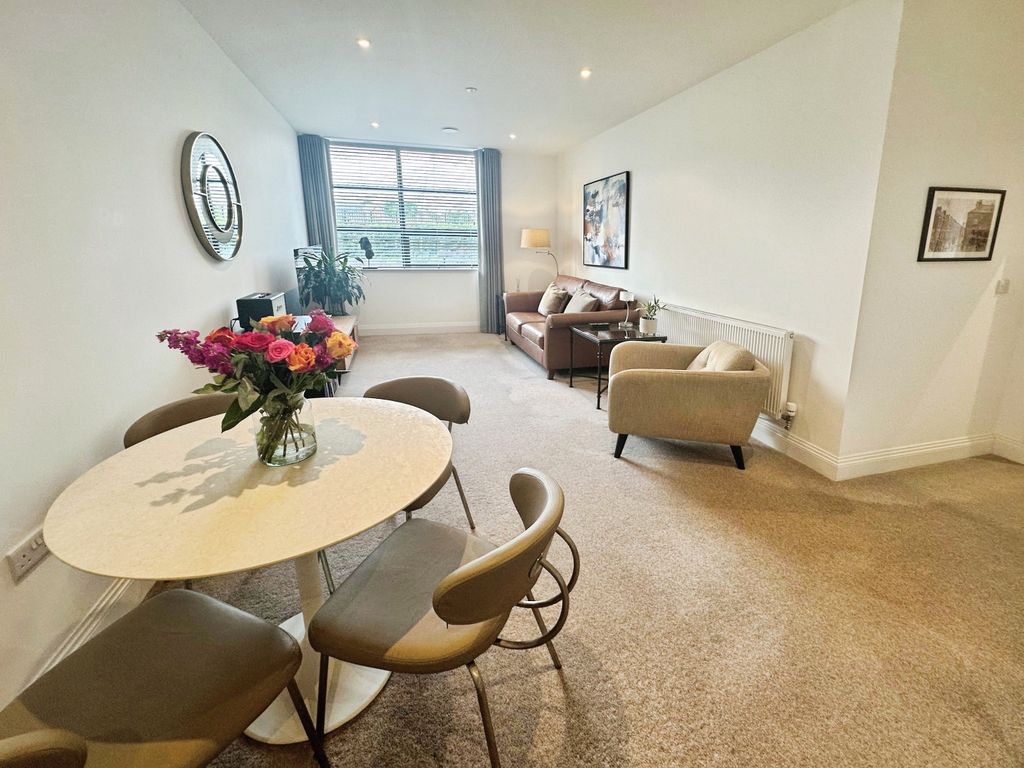 Property photo 2 of 11 Lounge