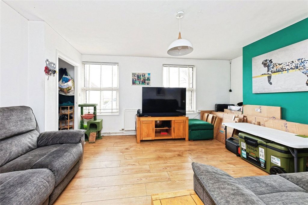 Property photo 2 of 17 Picture No. 05