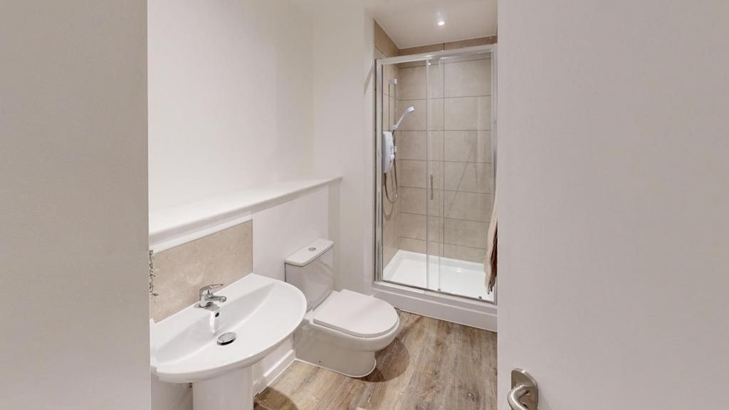 Property photo 1 of 19 A Modern And Clean Bathroom Featuring A Spacious S...