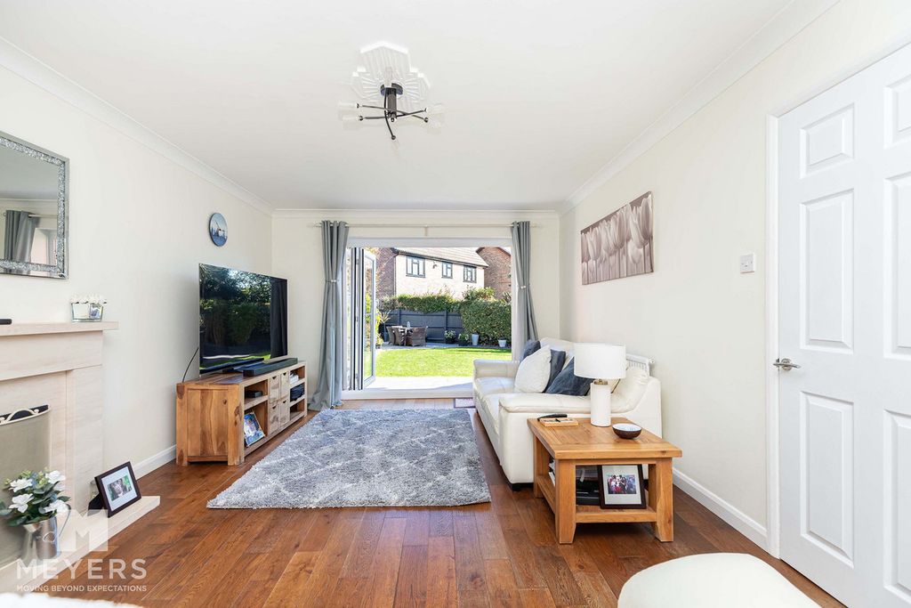 Property photo 2 of 33