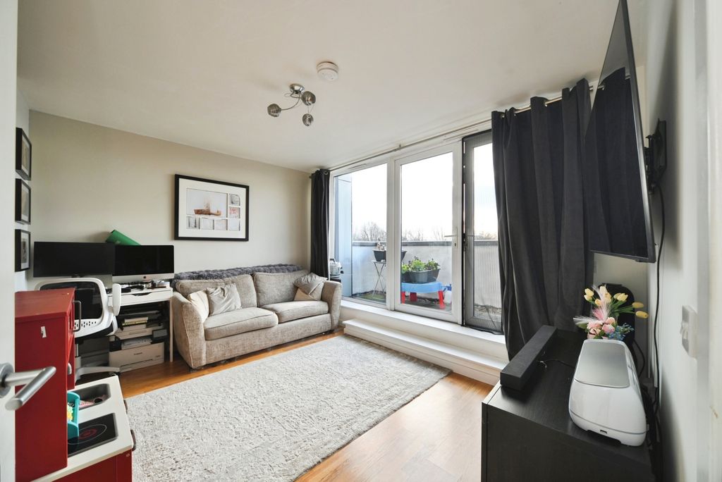 Property photo 2 of 23 Pbox-Img.Jpg