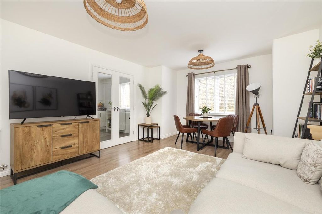 Property photo 3 of 28