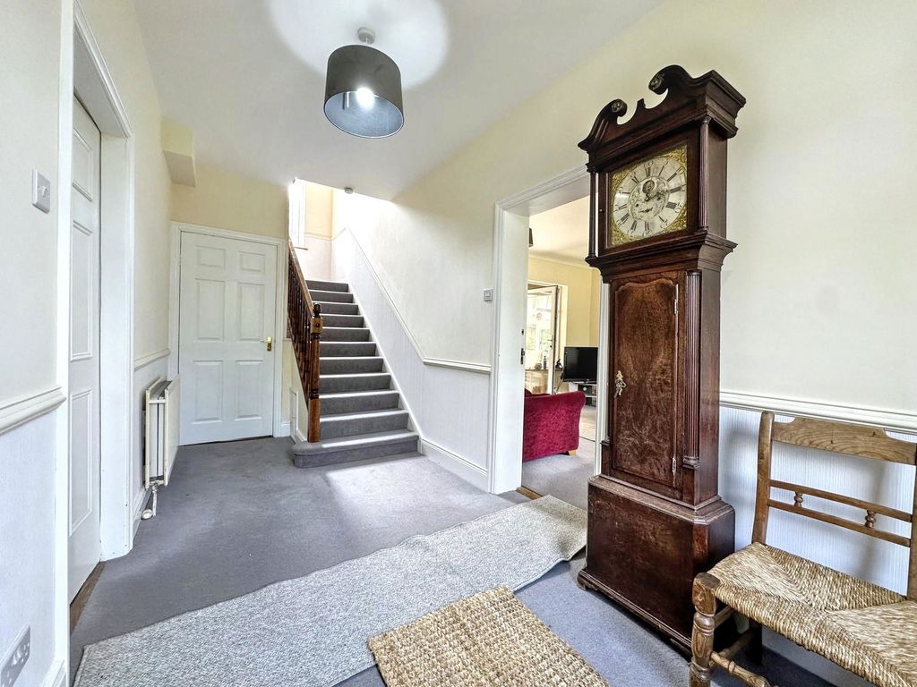 Property photo 3 of 34