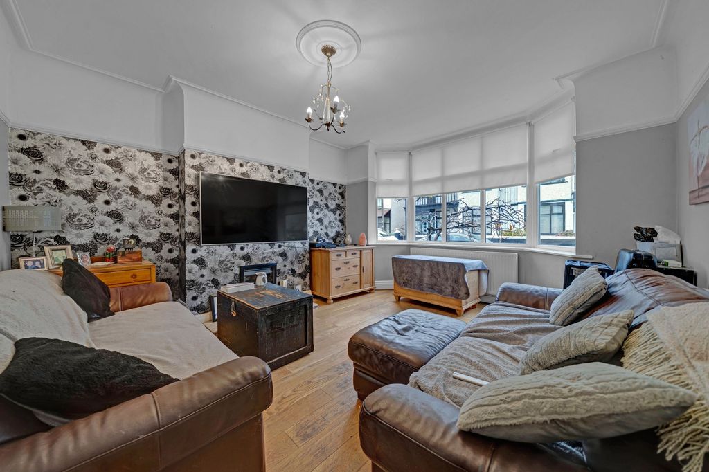 Property photo 2 of 22